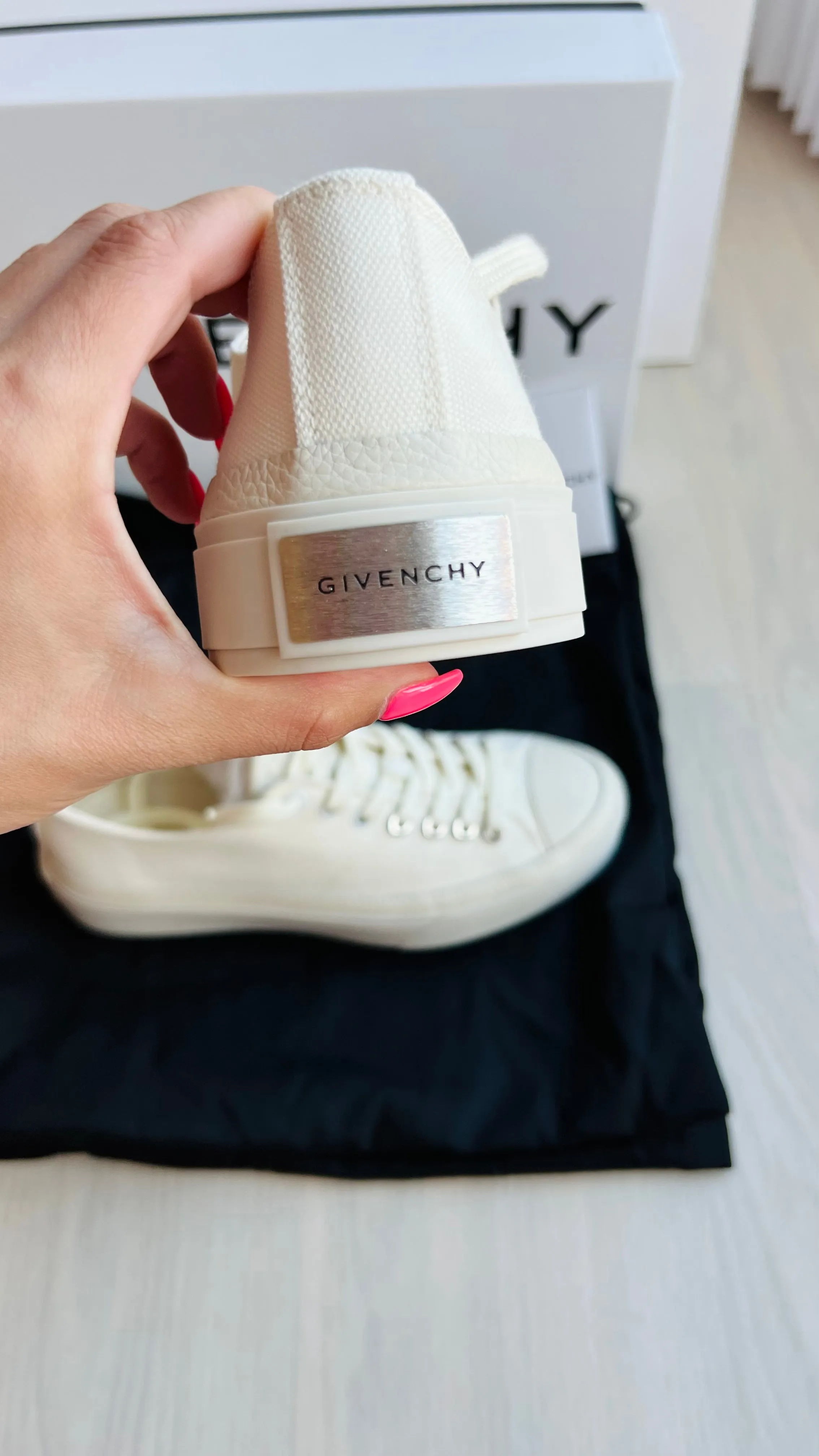 Givenchy City Low Sneakers