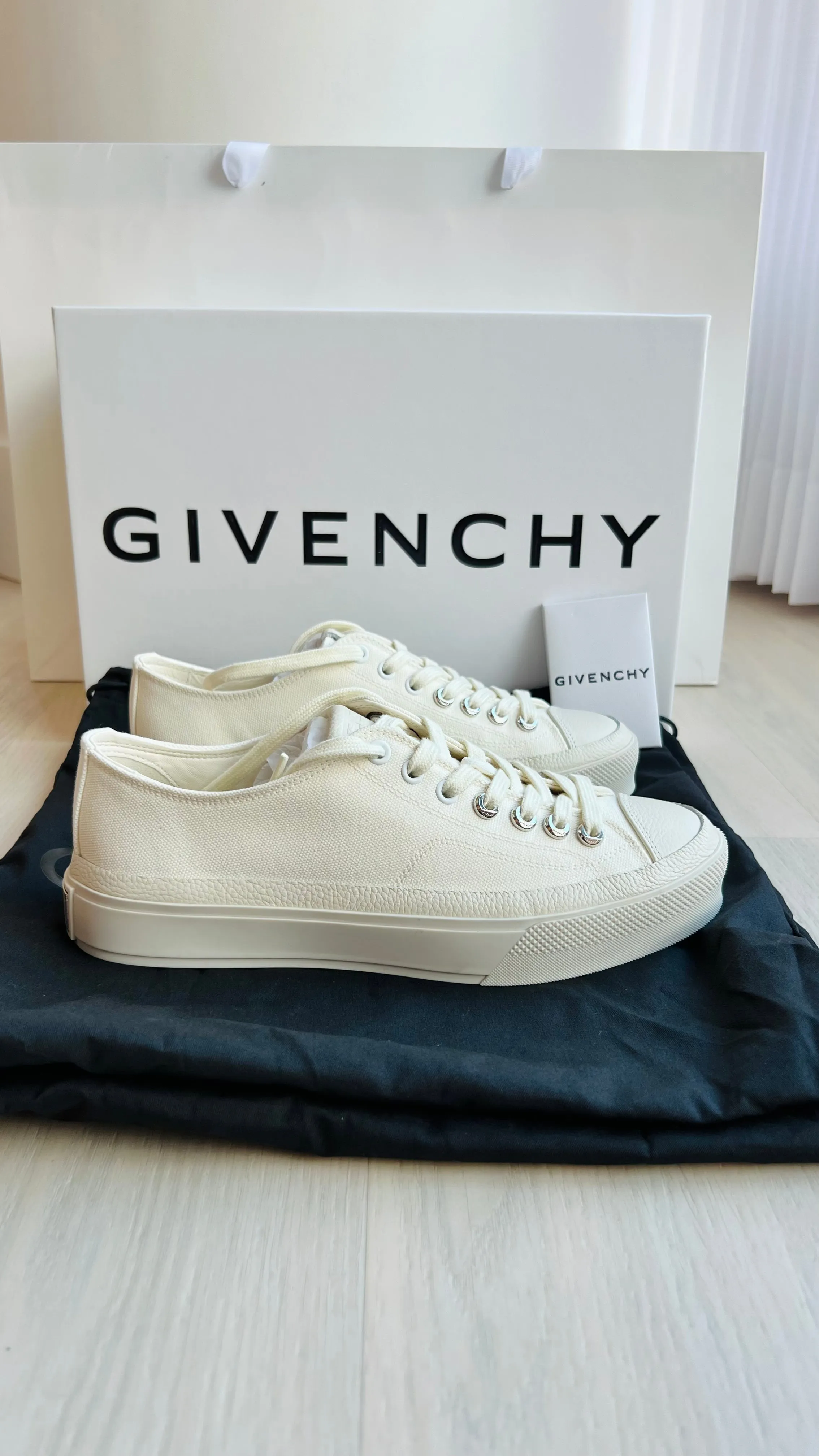 Givenchy City Low Sneakers