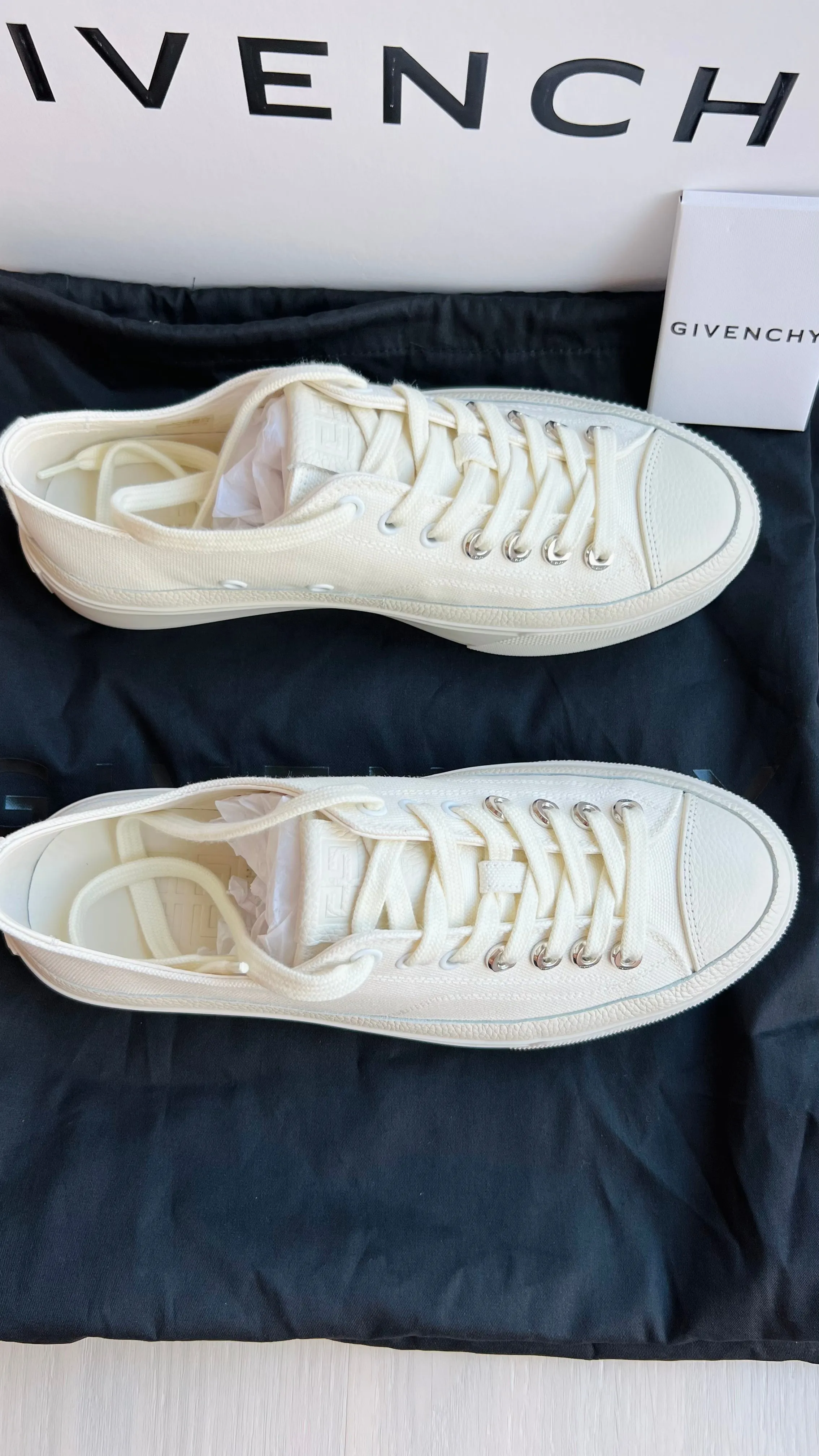 Givenchy City Low Sneakers